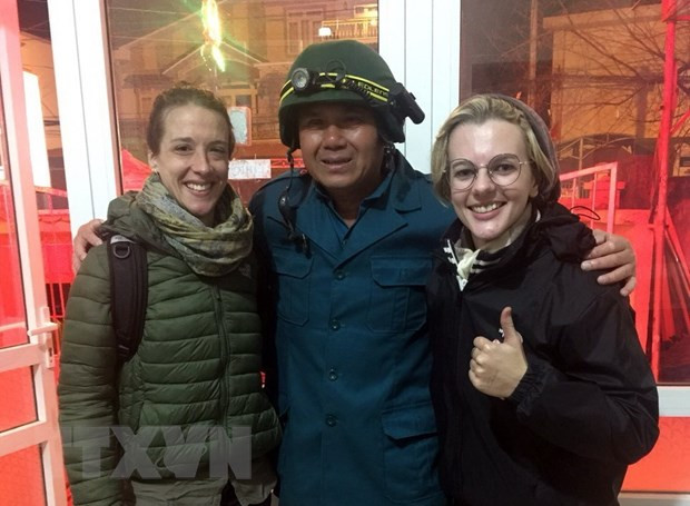 Encuentran a turistas extranjeras perdidas en bosque de provincia vietnamita ảnh 1