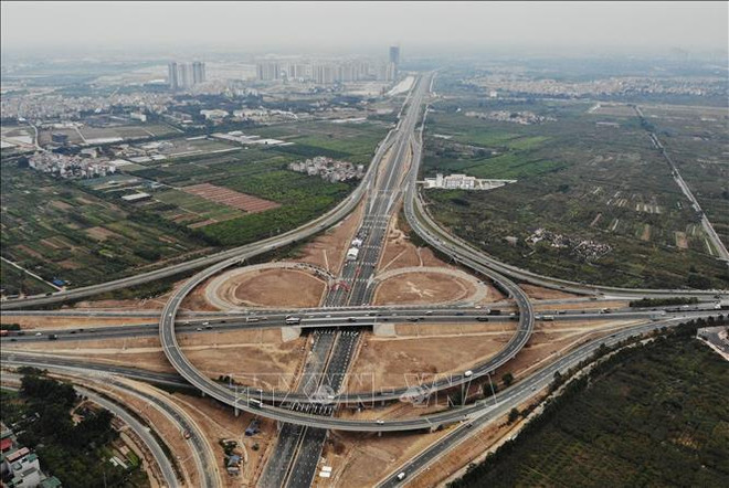 Inauguran intercambiador en la intersección de la circunvalación 3 y autopista Hanoi-Hai Phong ảnh 3 Inauguran intercambiador en la intersección de la circunvalación 3 y autopista Hanoi-Hai Phong ảnh 3