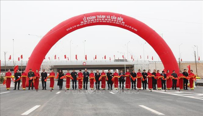 Inauguran intercambiador en la intersección de la circunvalación 3 y autopista Hanoi-Hai Phong ảnh 2 Inauguran intercambiador en la intersección de la circunvalación 3 y autopista Hanoi-Hai Phong ảnh 2
