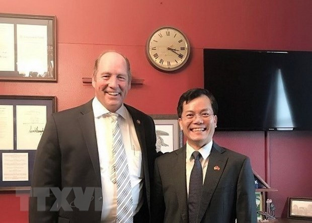 Embajador vietnamita conversa por teléfono con congresista estadounidense Ted Yoho ảnh 1 Embajador vietnamita conversa por teléfono con congresista estadounidense Ted Yoho ảnh 1