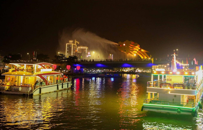 Ciudad vietnamita de Da Nang reanuda actividades nocturnas en el río Han ảnh 1