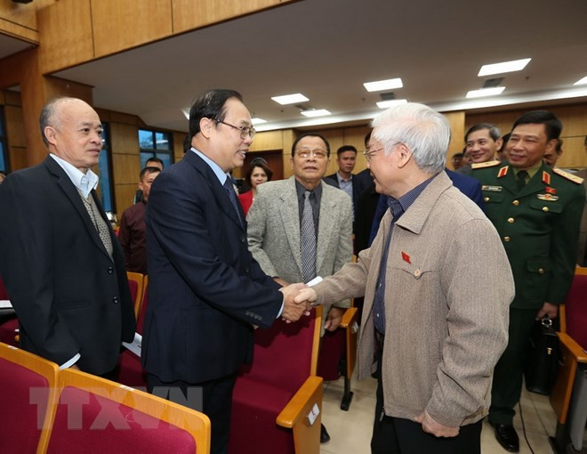 Máximo dirigente partidista y estatal de Vietnam dialoga con votantes de Hanoi ảnh 1 Máximo dirigente partidista y estatal de Vietnam dialoga con votantes de Hanoi ảnh 1