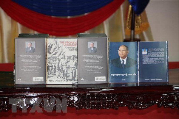 Presentan libro de memorias de dirigente legislativo camboyano sobre régimen de Pol Pot ảnh 1