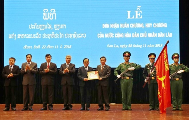 Dirigentes de provincia vietnamita condecorados con medallas y órdenes nobles de Laos ảnh 1 Dirigentes de provincia vietnamita condecorados con medallas y órdenes nobles de Laos ảnh 1