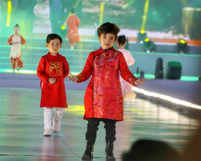 Efectúan Festival Ao Dai de Turismo de Hanoi 2022 ảnh 1 Efectúan Festival Ao Dai de Turismo de Hanoi 2022 ảnh 1