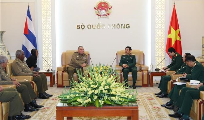 Ministro de Defensa de Vietnam recibe a funcionario militar cubano ảnh 1 Ministro de Defensa de Vietnam recibe a funcionario militar cubano ảnh 1