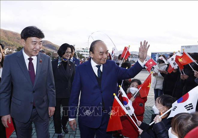 Presidente de Vietnam visita provincia surcoreana de Gyeonggi ảnh 1 Presidente de Vietnam visita provincia surcoreana de Gyeonggi ảnh 1