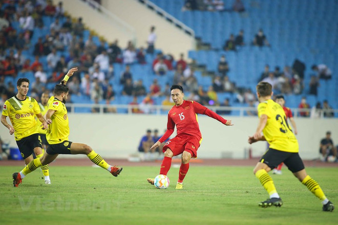 Vietnam gana a club alemán Borussia Dortmund en partido amistoso de fútbol ảnh 2 Vietnam gana a club alemán Borussia Dortmund en partido amistoso de fútbol ảnh 2