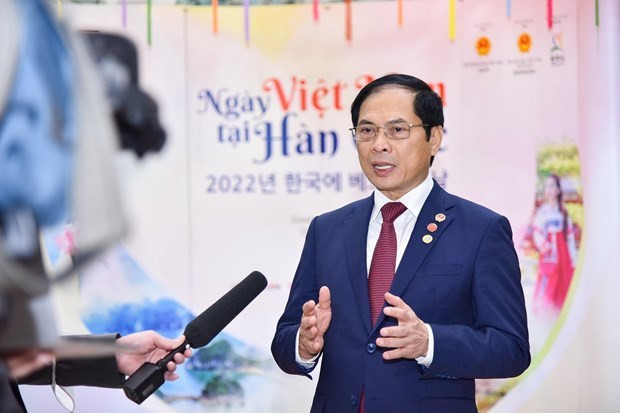 Nexos entre Vietnam y Corea del Sur florecerán en todos los campos, afirma canciller ảnh 2 Nexos entre Vietnam y Corea del Sur florecerán en todos los campos, afirma canciller ảnh 2