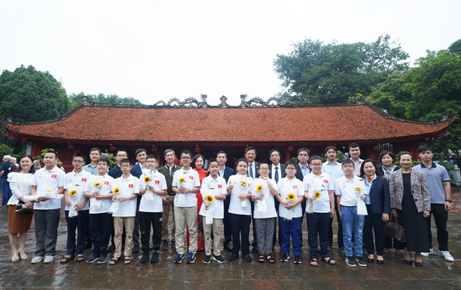 Estudiantes vietnamitas ganan 19 medallas en Olimpiada Internacional de Matemáticas y Ciencias ảnh 1 Estudiantes vietnamitas ganan 19 medallas en Olimpiada Internacional de Matemáticas y Ciencias ảnh 1
