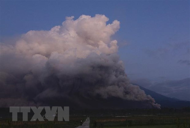 Indonesia eleva alerta de volcán al nivel más alto ảnh 1