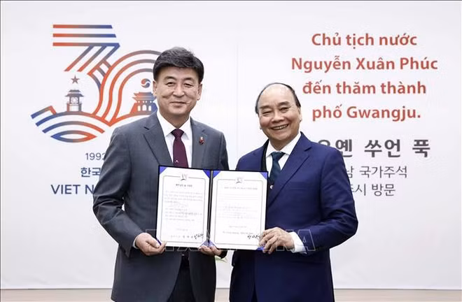 Presidente de Vietnam visita provincia surcoreana de Gyeonggi ảnh 2