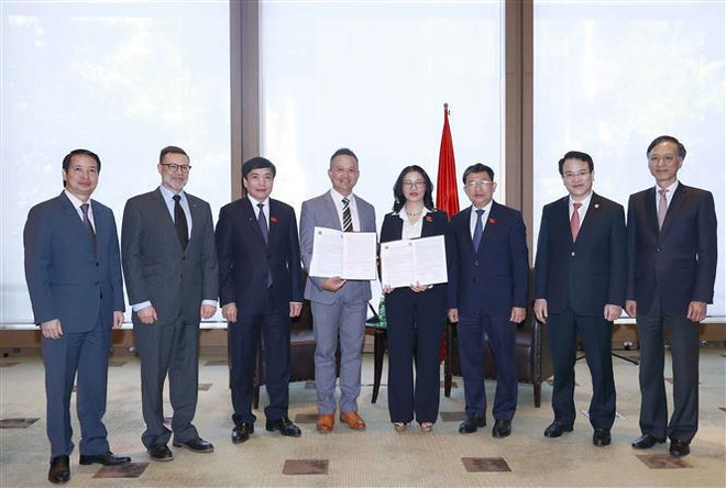 Firman universidad vietnamita y compañía australiana memorando de cooperación en formación ảnh 1