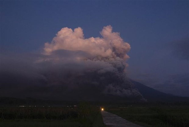 Indonesia evacua a miles de personas por erupción volcánica ảnh 1 Indonesia evacua a miles de personas por erupción volcánica ảnh 1