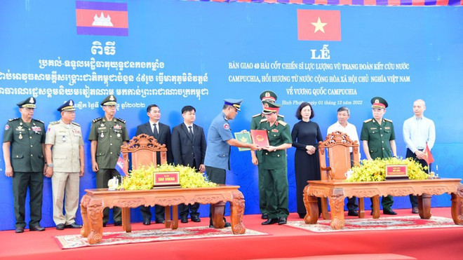 Vietnam entrega restos de 49 oficiales y soldados a Camboya ảnh 1