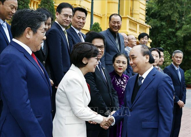 Presidente recibe a representantes de organizaciones de los surcoreanos en Vietnam ảnh 1