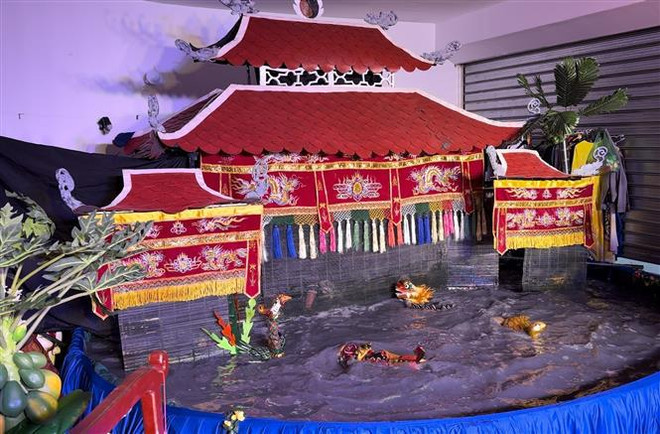Presentan marionetas acuáticas vietnamitas al público francés ảnh 2 Presentan marionetas acuáticas vietnamitas al público francés ảnh 2