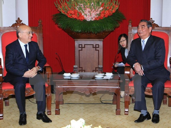 Altos funcionarios reciben a delegación de Partido Nuevo Azerbaiyán ảnh 1 Altos funcionarios reciben a delegación de Partido Nuevo Azerbaiyán ảnh 1