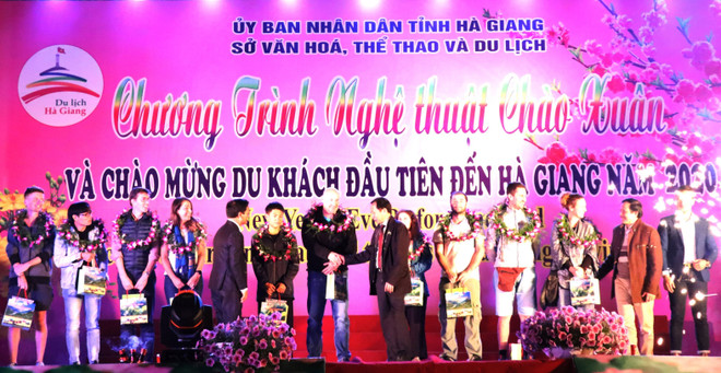 Provincia vietnamita de Ha Giang recibe los primeros visitas internacionales en 2020 ảnh 1 Provincia vietnamita de Ha Giang recibe los primeros visitas internacionales en 2020 ảnh 1