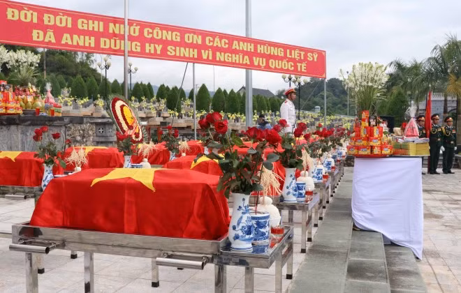 Repatrían restos de mártires vietnamitas caídos en Laos ảnh 1