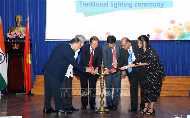 Intensifican relaciones amistosas entre Vietnam e India ảnh 1