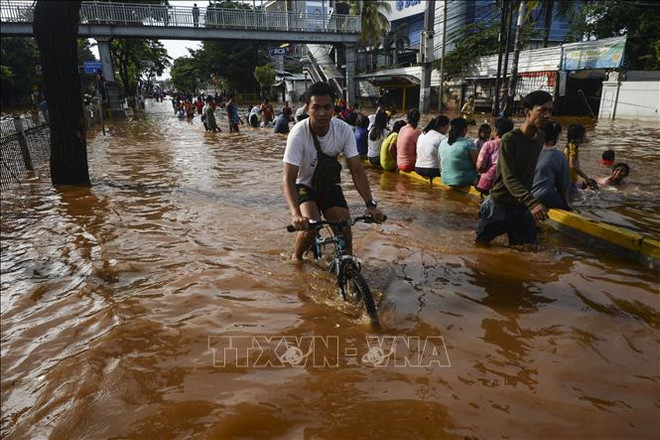 Aceleran en Indonesia operaciones de rescate de víctimas por inundaciones ảnh 1 Aceleran en Indonesia operaciones de rescate de víctimas por inundaciones ảnh 1