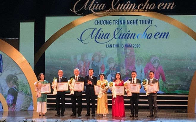 Honran en Vietnam a personas con contribuciones al cuidado y la protección infantil ảnh 1 Honran en Vietnam a personas con contribuciones al cuidado y la protección infantil ảnh 1