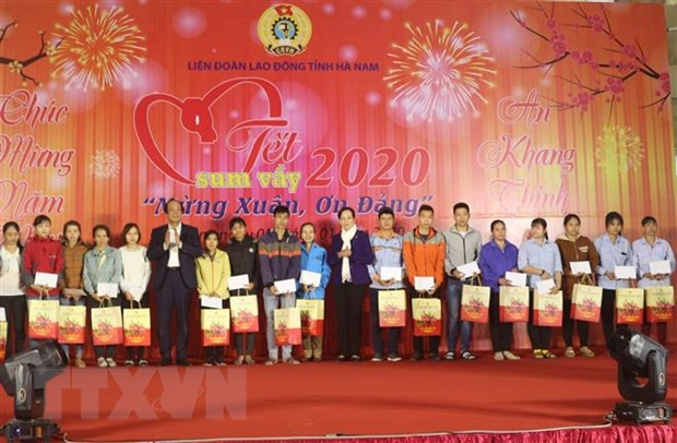 Fortalecen actividades en apoyo a trabajadores vietnamitas en vísperas del Año Nuevo Lunar 2020 ảnh 1