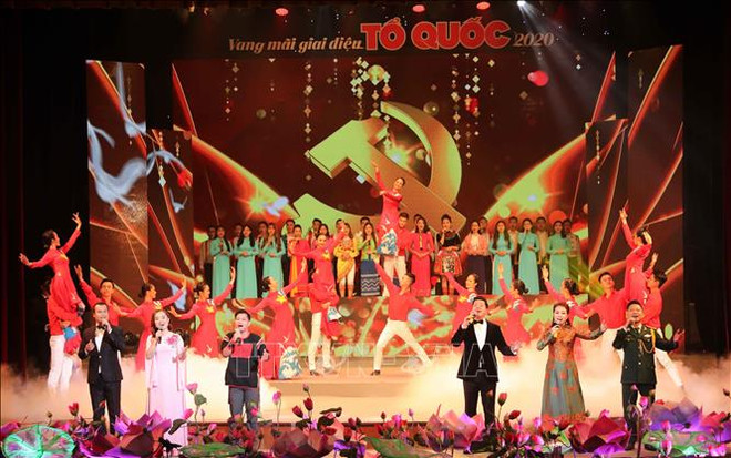 Enaltece Vietnam el patriotismo a través de velada especial ảnh 1 Enaltece Vietnam el patriotismo a través de velada especial ảnh 1