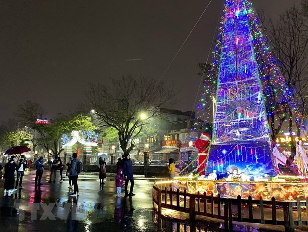 Ambiente navideño se apodera de las localidades de Vietnam ảnh 4 Ambiente navideño se apodera de las localidades de Vietnam ảnh 4