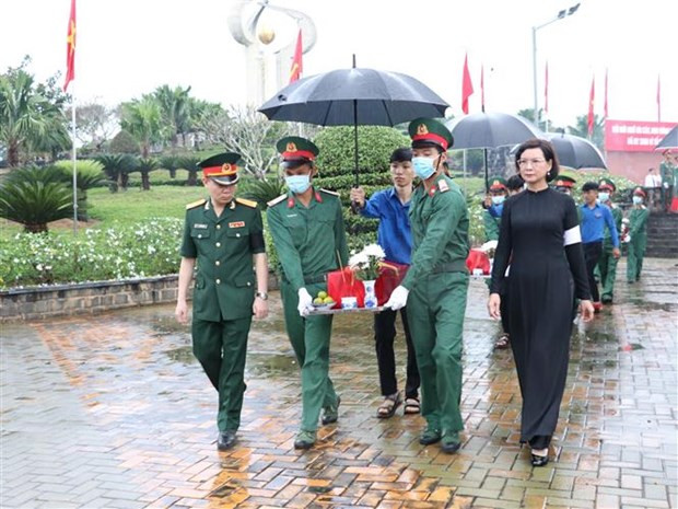 Sepultan restos de 58 combatientes vietnamitas caídos en la guerra ảnh 1 Sepultan restos de 58 combatientes vietnamitas caídos en la guerra ảnh 1