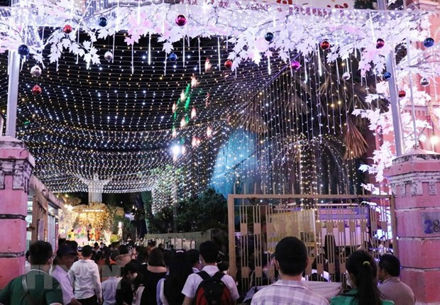 Ambiente navideño se apodera de las localidades de Vietnam ảnh 3 Ambiente navideño se apodera de las localidades de Vietnam ảnh 3