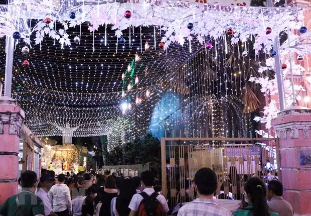 Ambiente navideño se apodera de las localidades de Vietnam ảnh 3