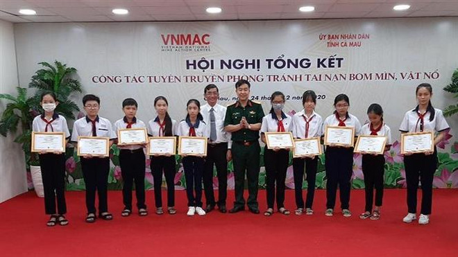 Elevan conocimientos de prevención de accidentes con bombas en Vietnam ảnh 1
