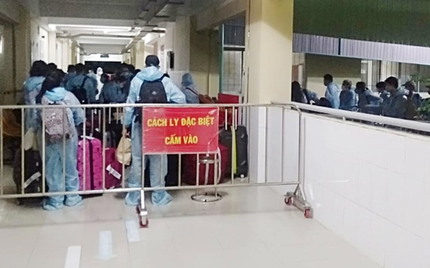 COVID-19: Rastrean casos de contacto cercano con paciente ingresado ilegalmente ảnh 1