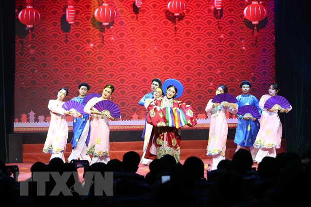 Ambiente festivo de Noche de Gala del Año Nuevo en Hanoi ảnh 1 Ambiente festivo de Noche de Gala del Año Nuevo en Hanoi ảnh 1