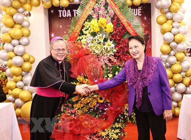 Extienden felicitaciones navideñas a comunidad católica en ciudad vietnamita ảnh 1 Extienden felicitaciones navideñas a comunidad católica en ciudad vietnamita ảnh 1