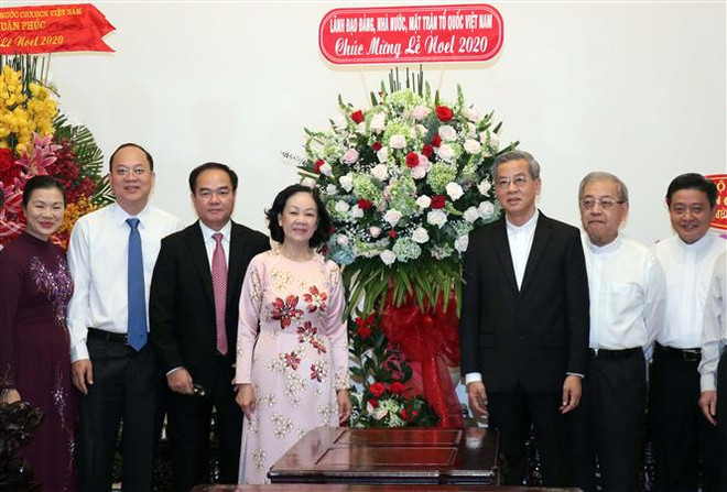Continúan felicitaciones navideñas a comunidad católica en Ciudad Ho Chi Minh ảnh 1 Continúan felicitaciones navideñas a comunidad católica en Ciudad Ho Chi Minh ảnh 1