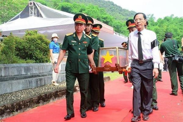 Rinden homenaje póstumo a internacionalistas vietnamitas fallecidos en Laos ảnh 1
