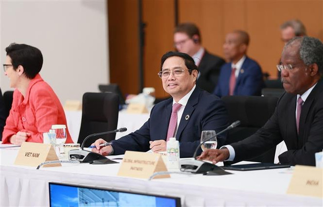 Premier vietnamita interviene en sesión de Cumbre del G7 sobre planeta sostenible ảnh 1 Premier vietnamita interviene en sesión de Cumbre del G7 sobre planeta sostenible ảnh 1