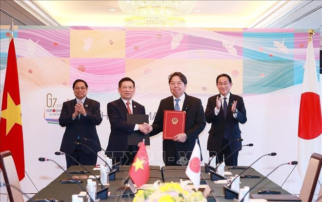 Premier vietnamita se entrevista con su homólogo japonés ảnh 3 Premier vietnamita se entrevista con su homólogo japonés ảnh 3