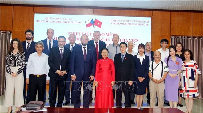 Fomentan amistad y cooperación entre Vietnam y República Checa ảnh 1