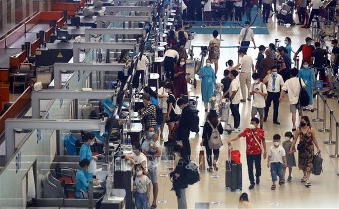 Crece número de pasajeros en los aeropuertos de Vietnam ảnh 1