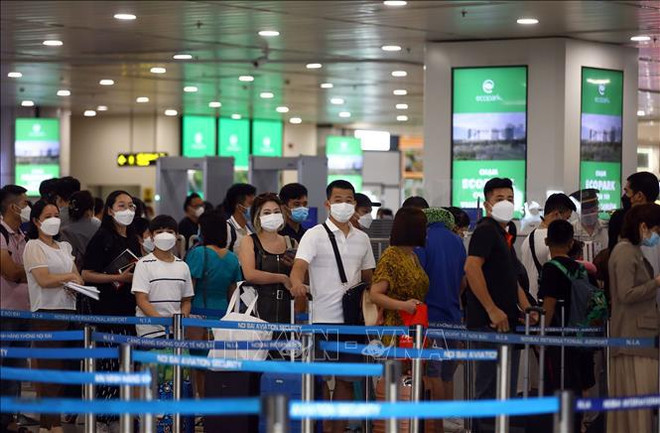 Crece número de pasajeros en los aeropuertos de Vietnam ảnh 2