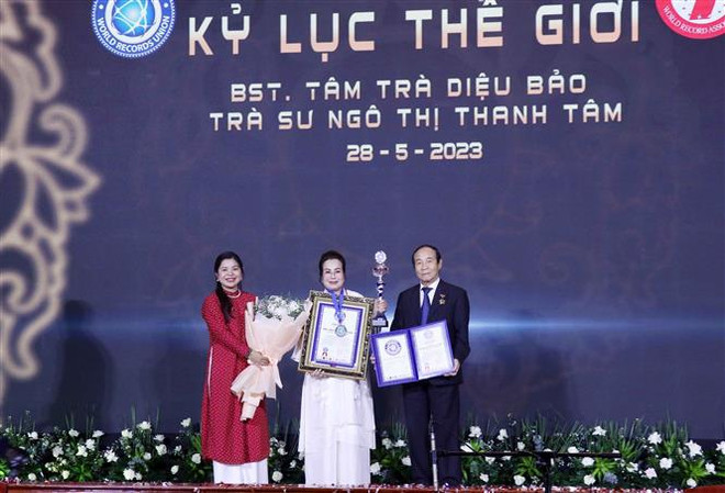 Publican récord mundial para la colección “Tam Tra Dieu Bao” ảnh 2 Publican récord mundial para la colección “Tam Tra Dieu Bao” ảnh 2