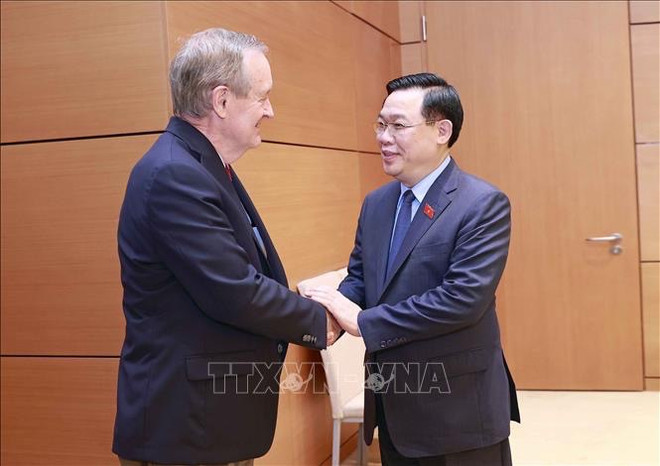 Presidente parlamentario de Vietnam recibe a delegación de congresistas estadounidenses ảnh 1 Presidente parlamentario de Vietnam recibe a delegación de congresistas estadounidenses ảnh 1