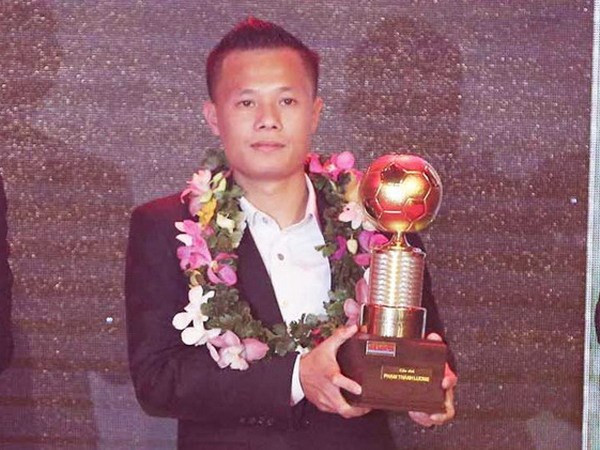 Honran a futbolistas más destacados de Vietnam en 2016 ảnh 1