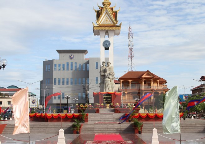 Inauguran Monumento de Amistad Vietnam-Camboya en Kompong Thom ảnh 1 Inauguran Monumento de Amistad Vietnam-Camboya en Kompong Thom ảnh 1