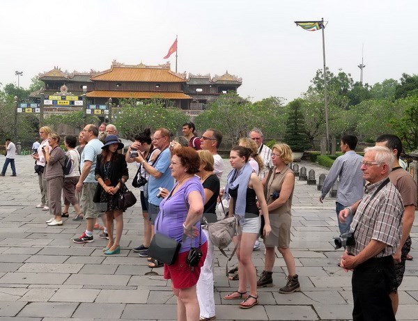 Thua Thien – Hue recibe 200 turistas en primer día de 2017 ảnh 1 Thua Thien – Hue recibe 200 turistas en primer día de 2017 ảnh 1