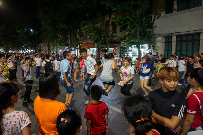 Más de 200 mil turistas celebran el Año Nuevo en Hanoi ảnh 1 Más de 200 mil turistas celebran el Año Nuevo en Hanoi ảnh 1